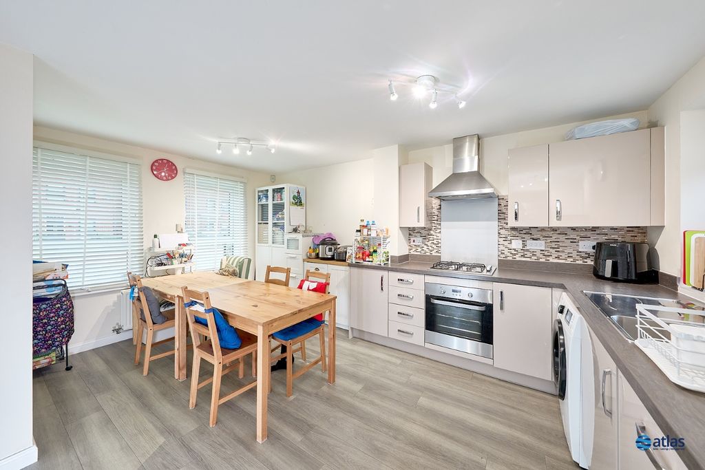 Property photo 3 of 17 Kitchen / Diner