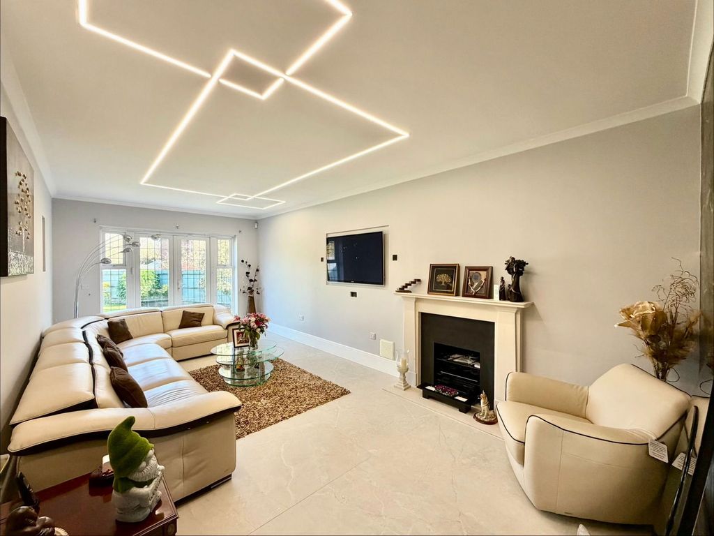 Property photo 3 of 12