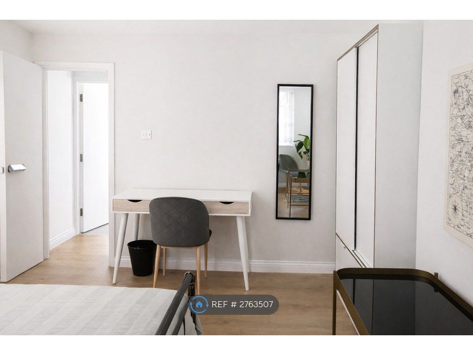 Property photo 2 of 8 Bedroom