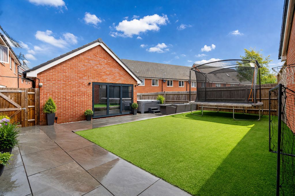 Property photo 2 of 28