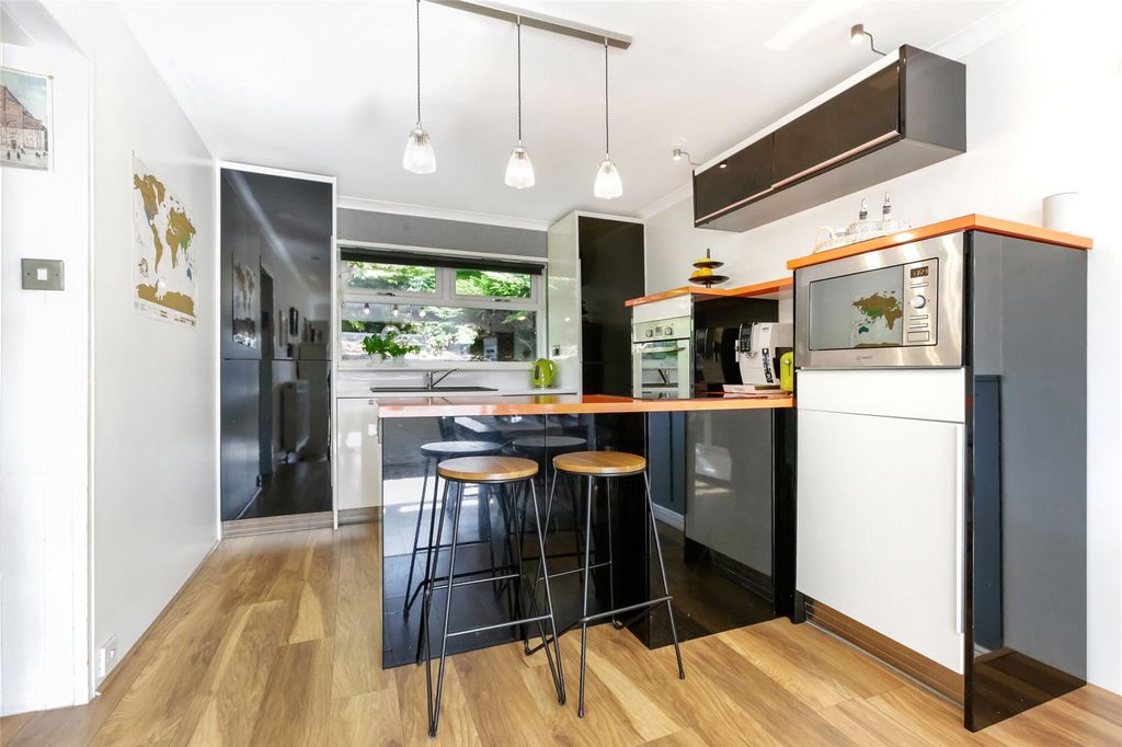 Property photo 3 of 22 Dining Kitchen