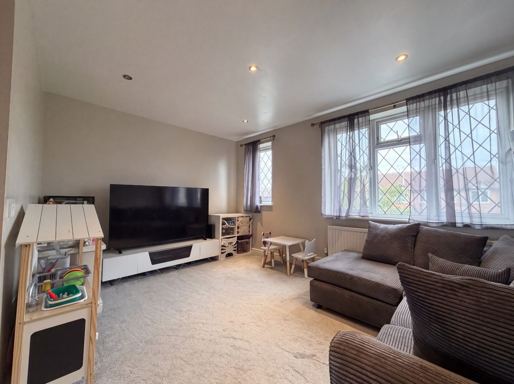 Property photo 2 of 13 5697043