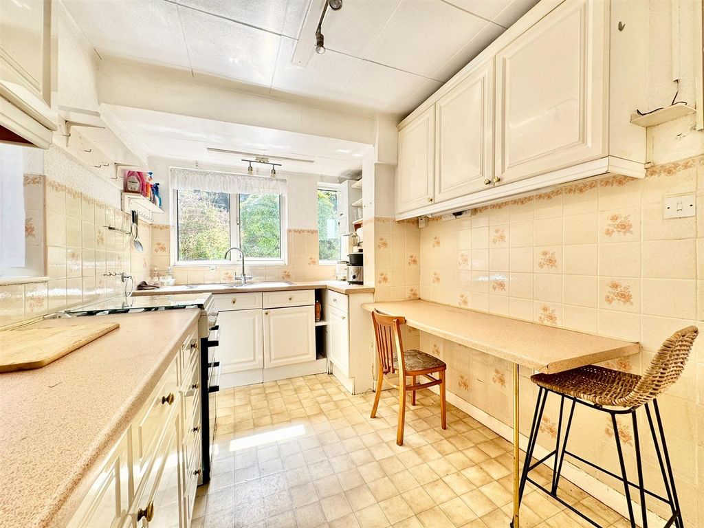 Property photo 2 of 24