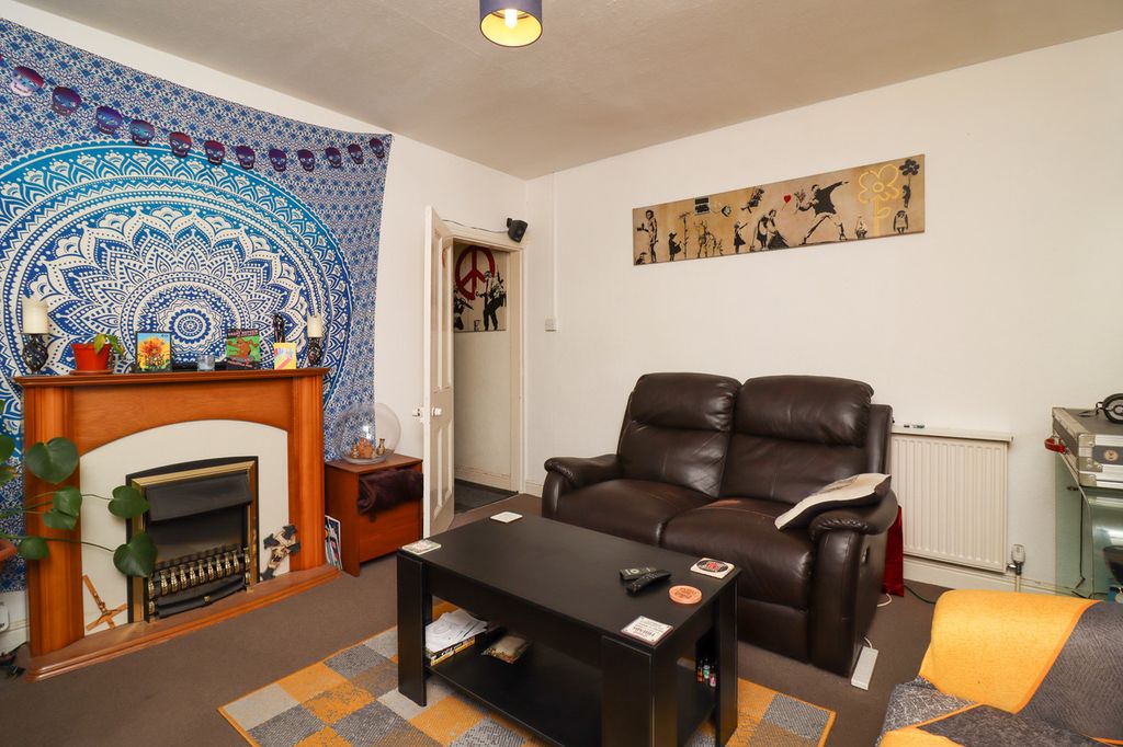 Property photo 3 of 32