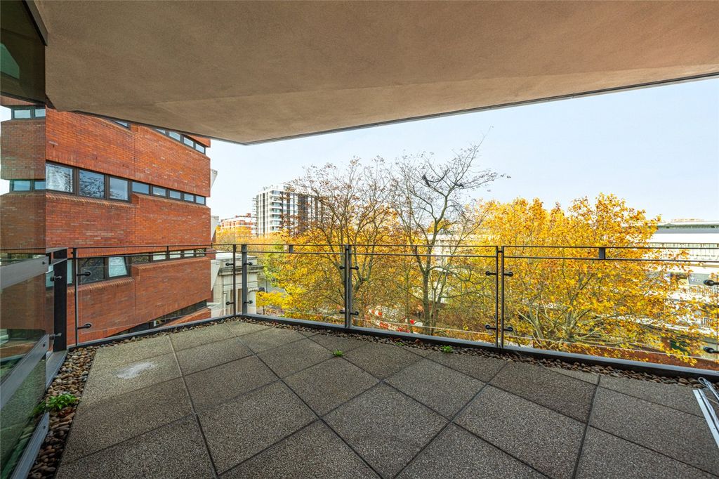 Property photo 3 of 22 Picture No. 05