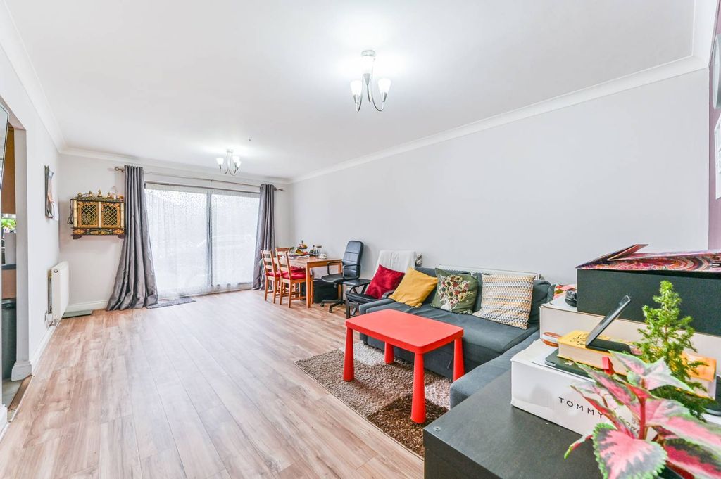 Property photo 2 of 12