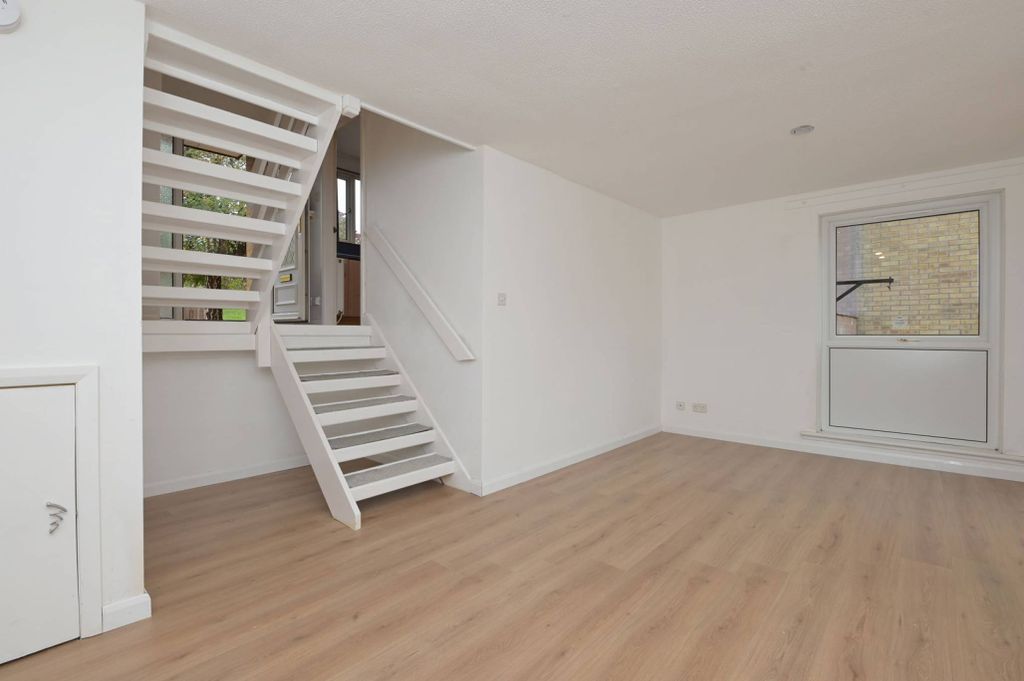 Property photo 3 of 23