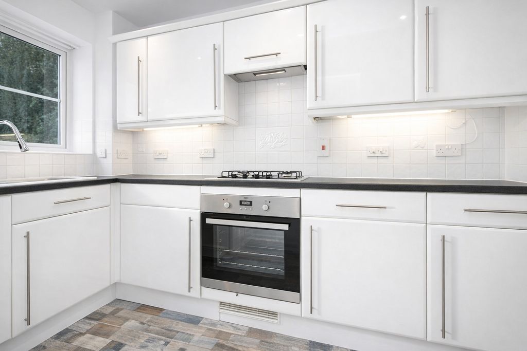 Property photo 2 of 9 Kitchen