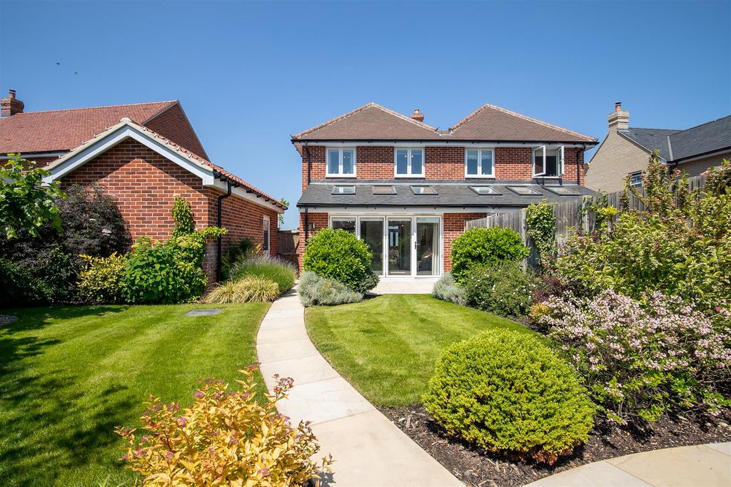 Property photo 3 of 17 5A.Jpg