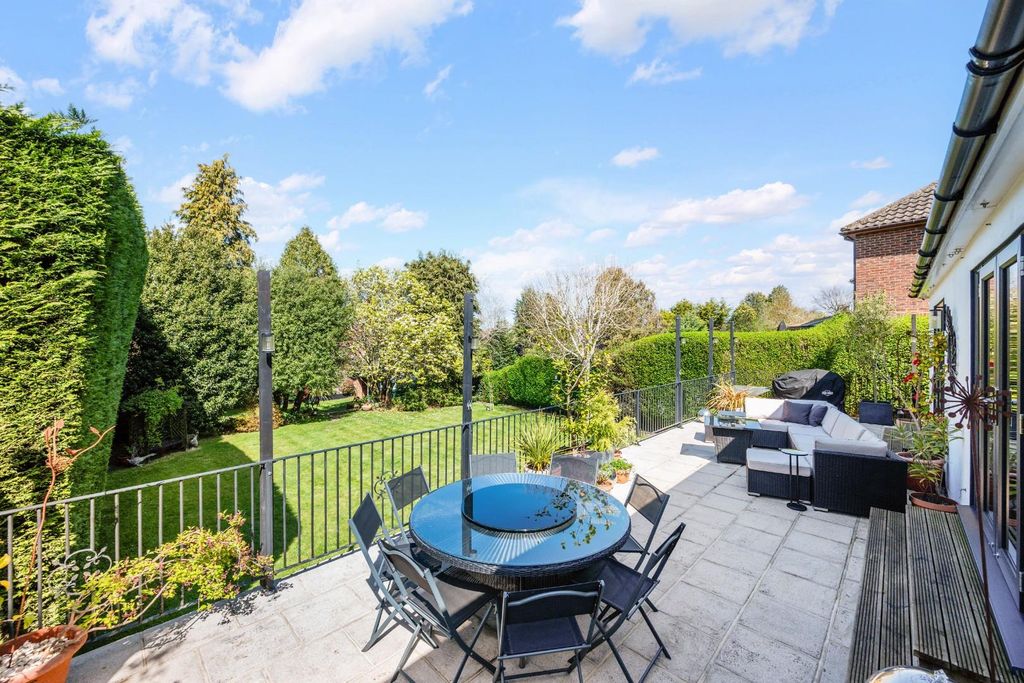 Property photo 3 of 27 The Drive