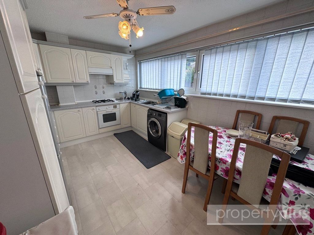 Property photo 2 of 16 Picture No. 12
