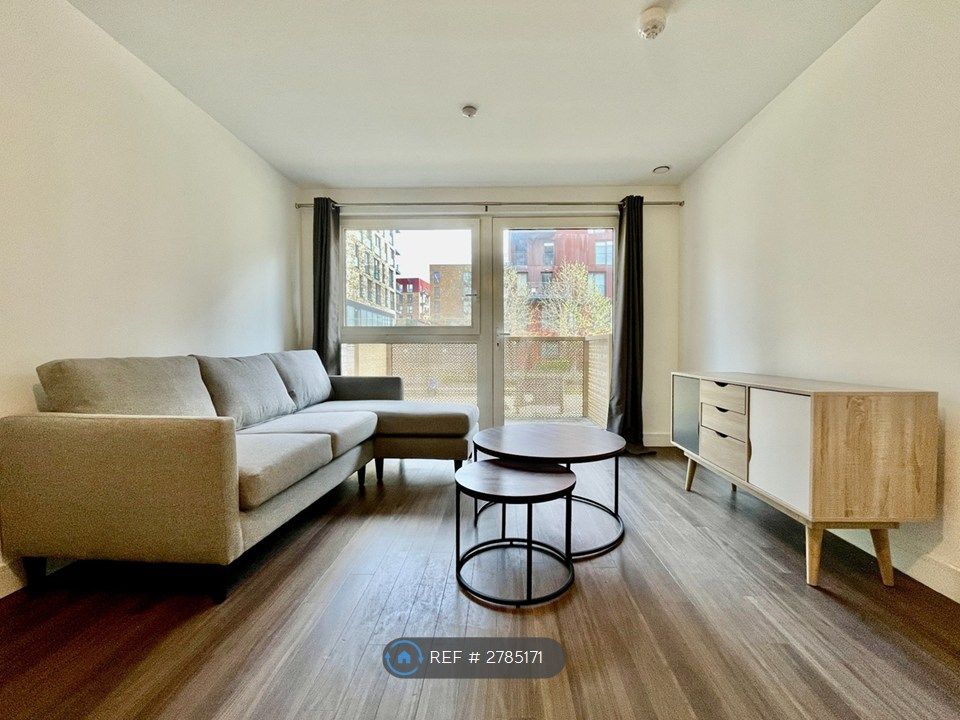 Property photo 2 of 16 Living Room