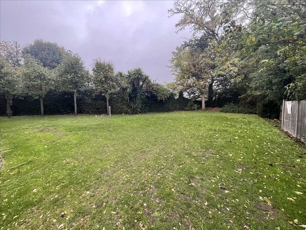 Property photo 3 of 8 Garden