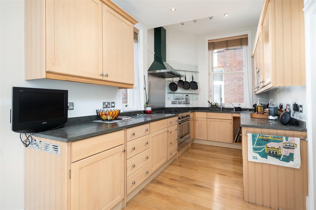 Property photo 3 of 12 Phoenix Lodge Mansions