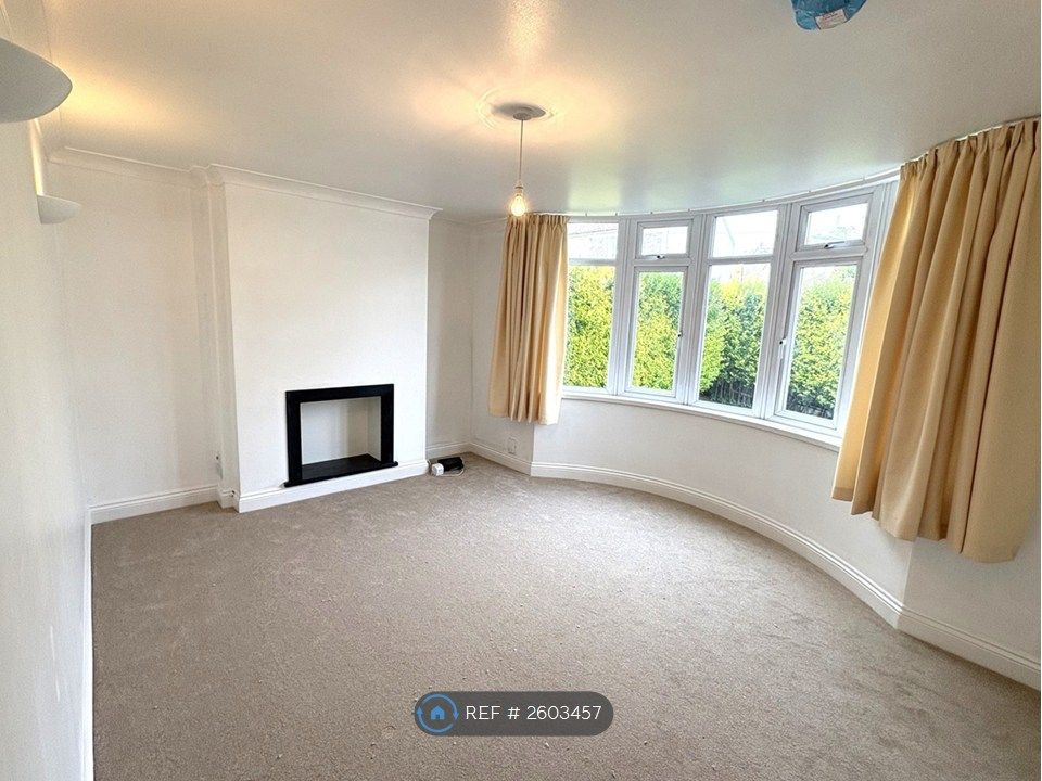 Property photo 2 of 16 Lounge