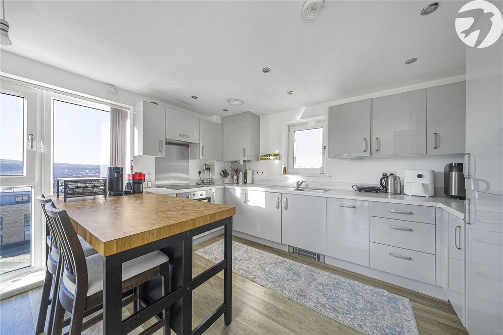 Property photo 3 of 25 Kitchen/Dining