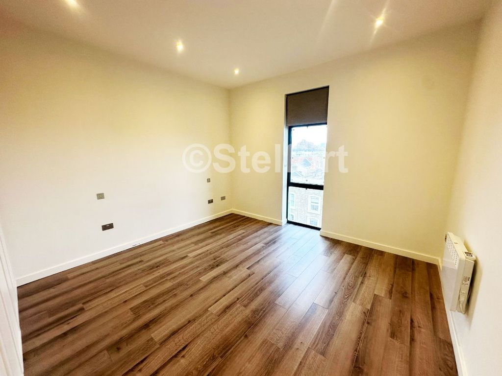 Property photo 3 of 6