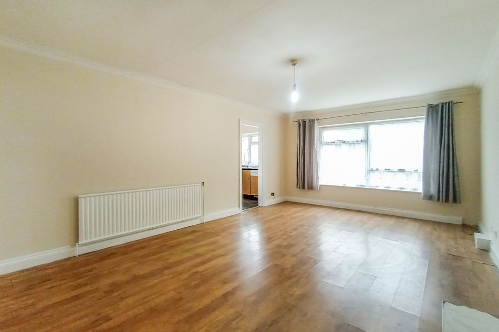 Property photo 2 of 12 Flat 1, 131 Ordnance Road, Enfield, Middlesex, En3 6Af
