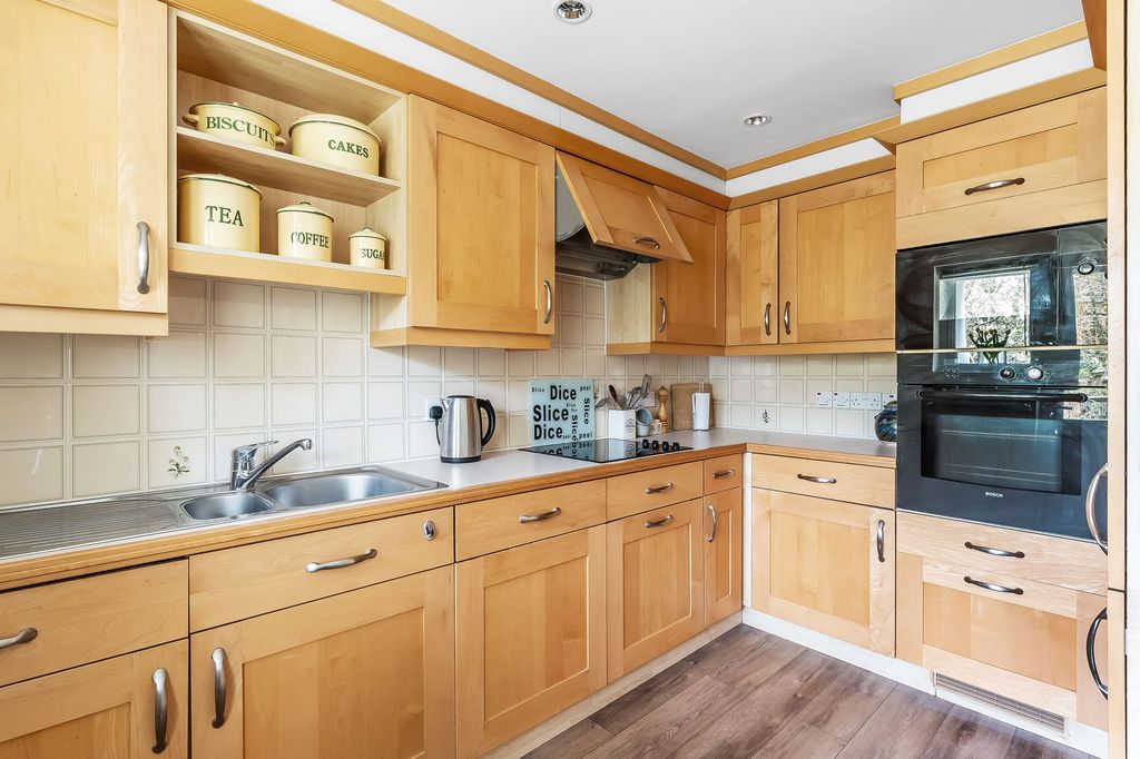 Property photo 3 of 34