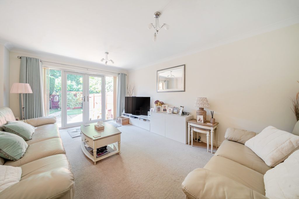 Property photo 2 of 11