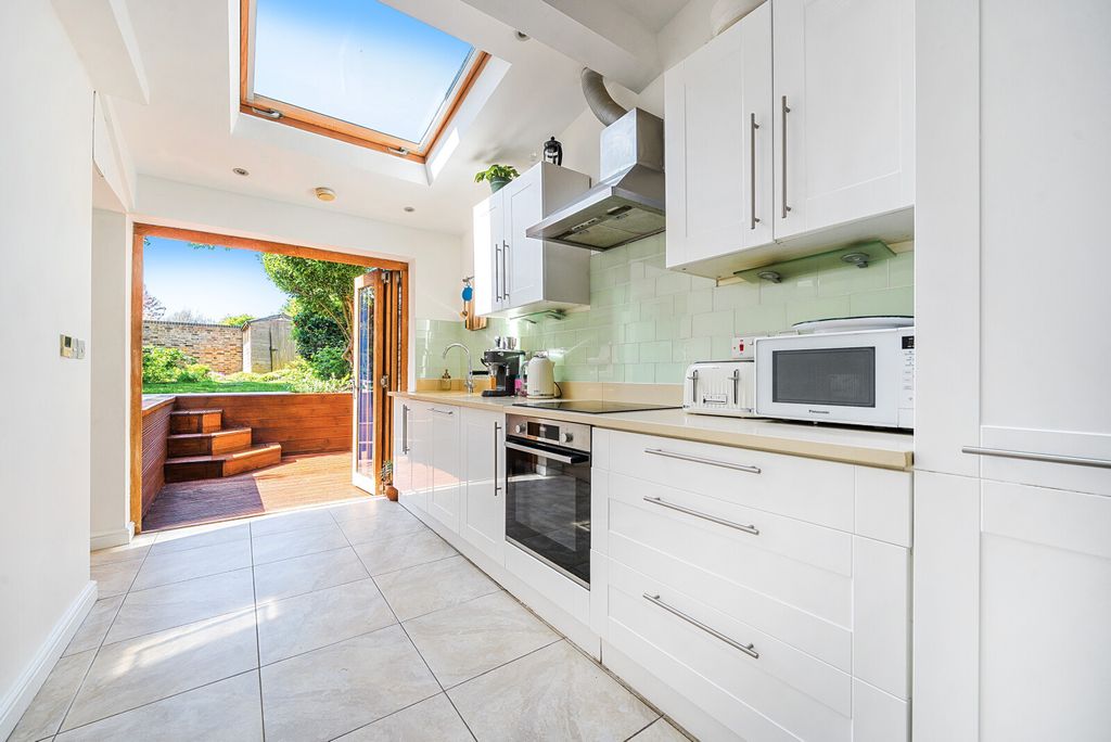 Property photo 3 of 17 Kitchen