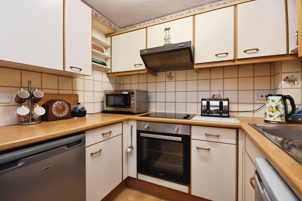 Property photo 2 of 13