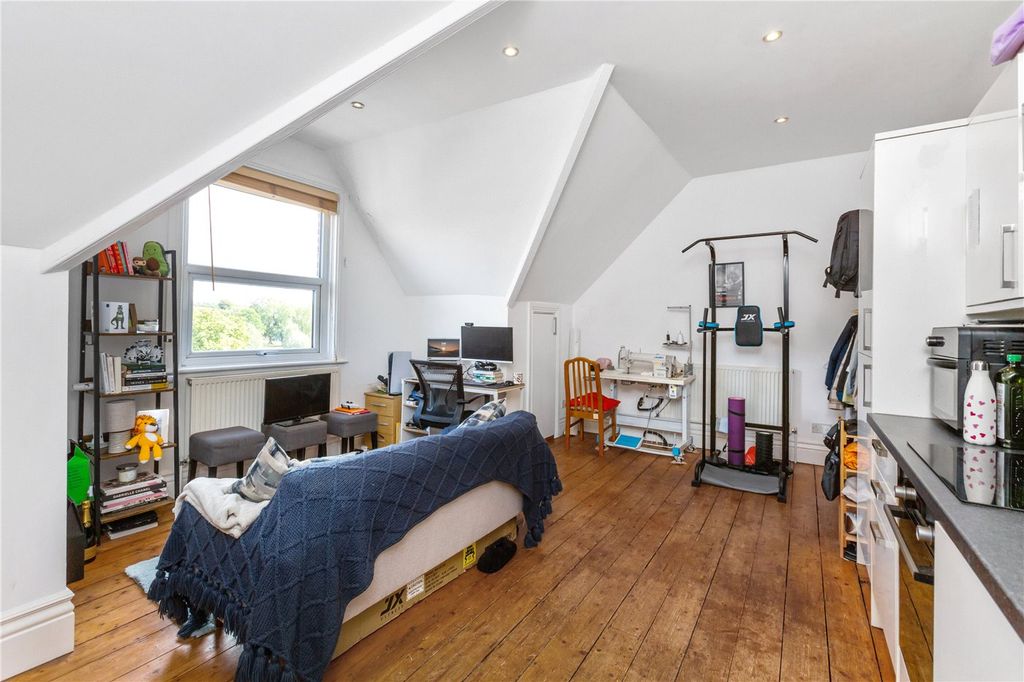 Property photo 3 of 8 Picture No. 12