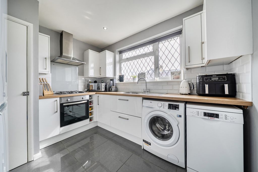 Property photo 3 of 11 1441240-11-69d7B7...