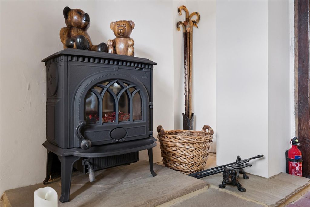 Additional image 10 of 6 bed detached house for saleHigh Road, Soulbury, Buckinghamshire LU7
