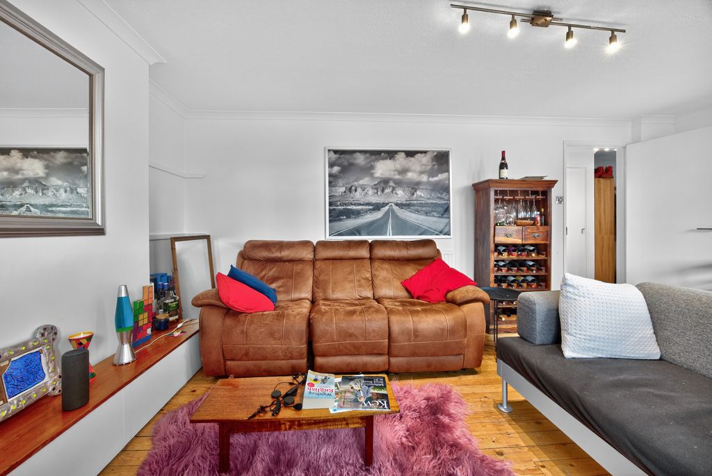 Property photo 2 of 20