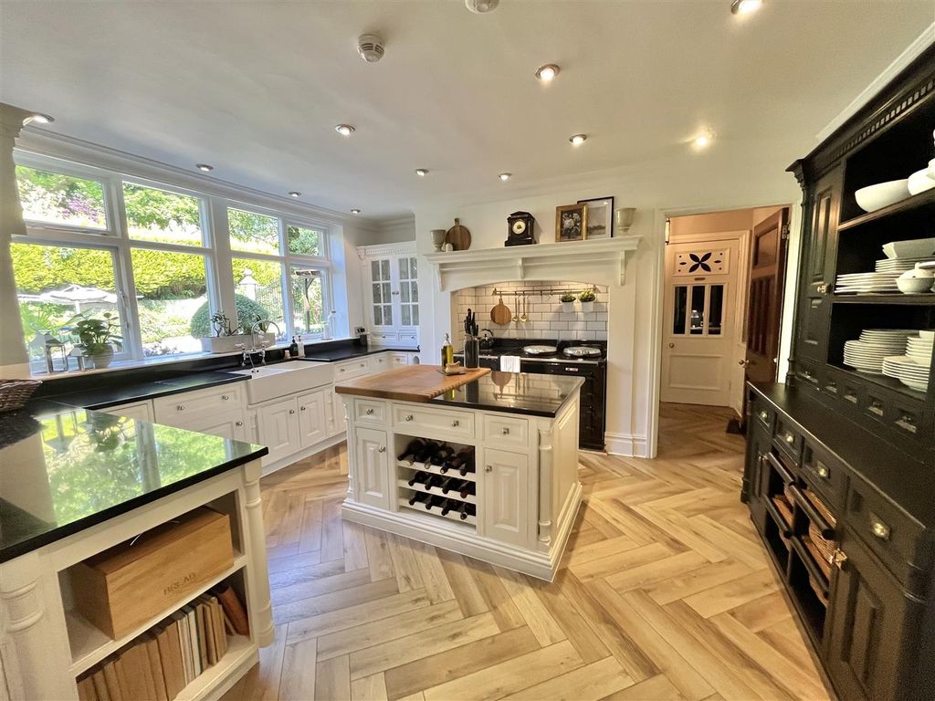 Property photo 3 of 64 Breakfast Kitchen