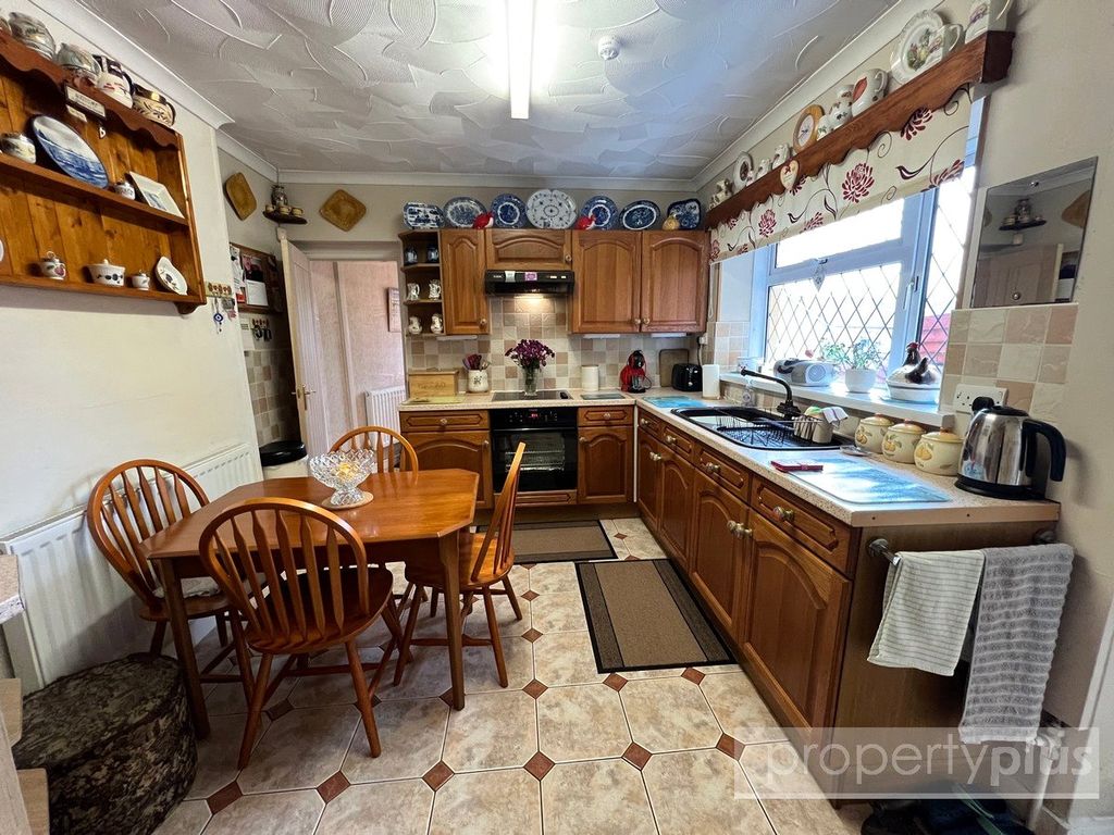 Property photo 2 of 20 Picture No. 12