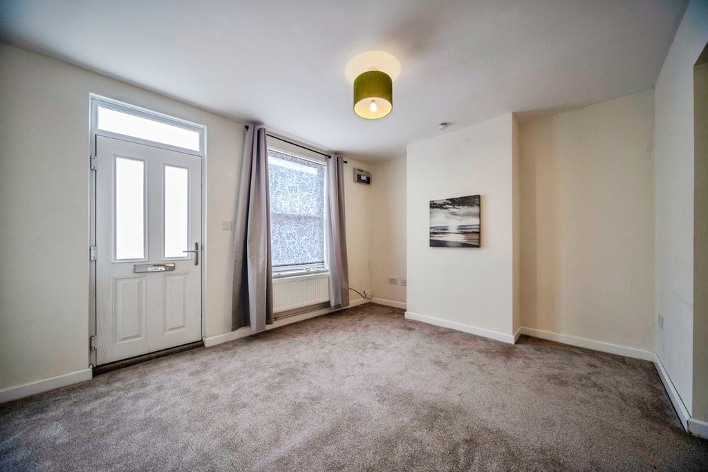 Property photo 2 of 16 Pbox-Img.Jpg