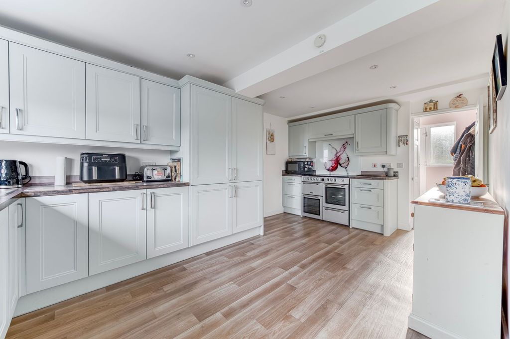 Property photo 3 of 25