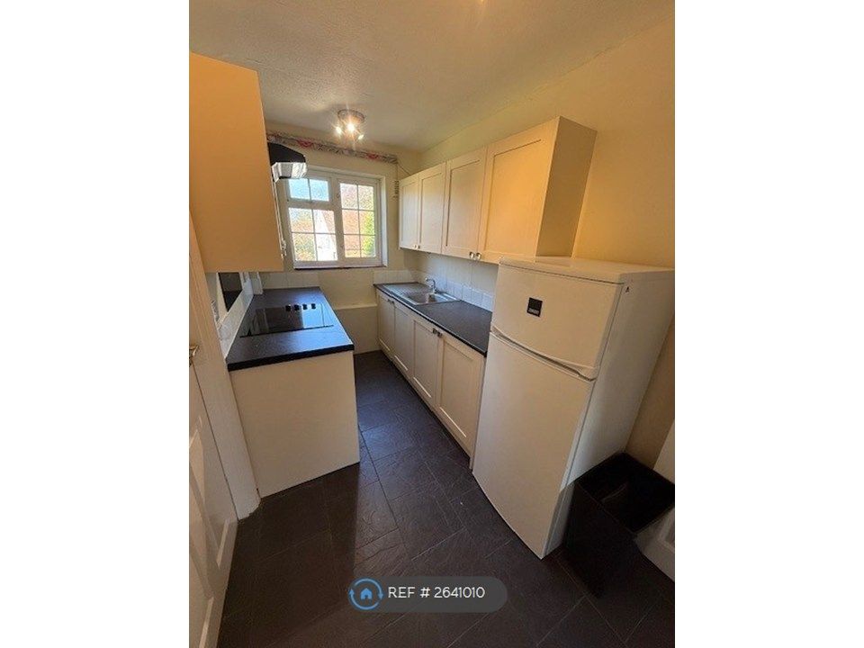 Property photo 2 of 10 Kitchen