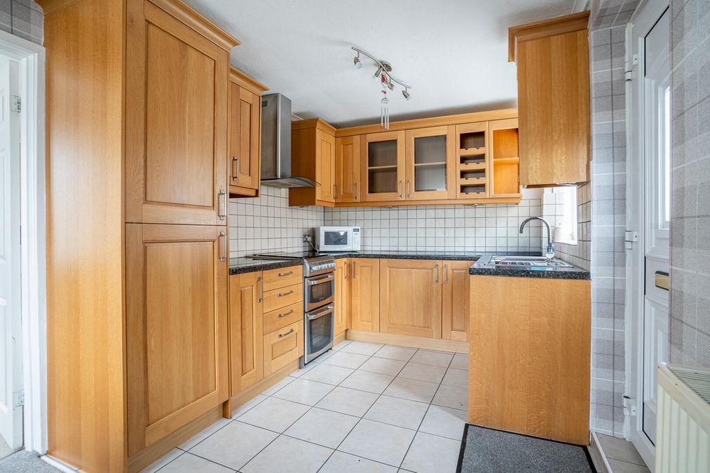 Property photo 2 of 10 Kitchen