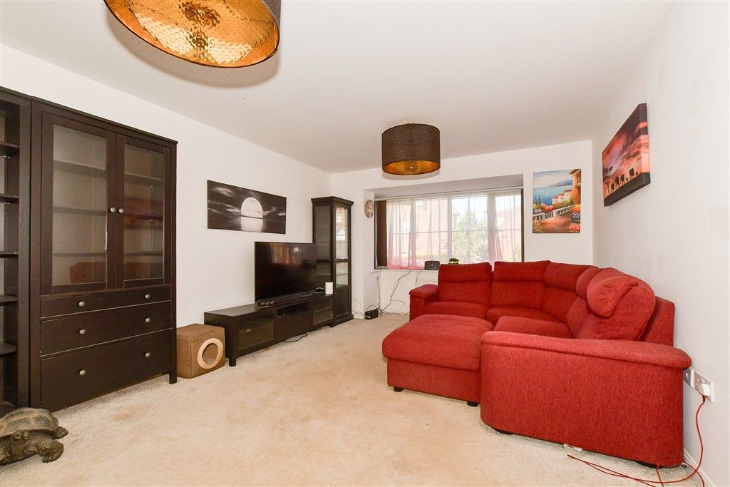 Property photo 2 of 19 Lounge