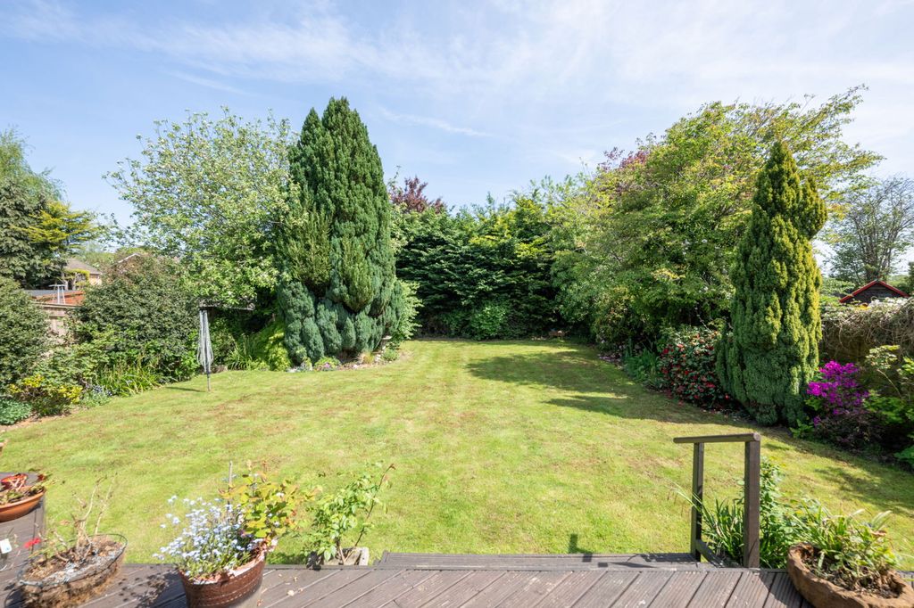 Property photo 2 of 32