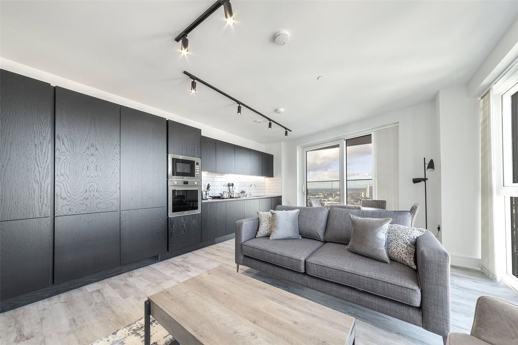 Property photo 3 of 19 Picture No. 16