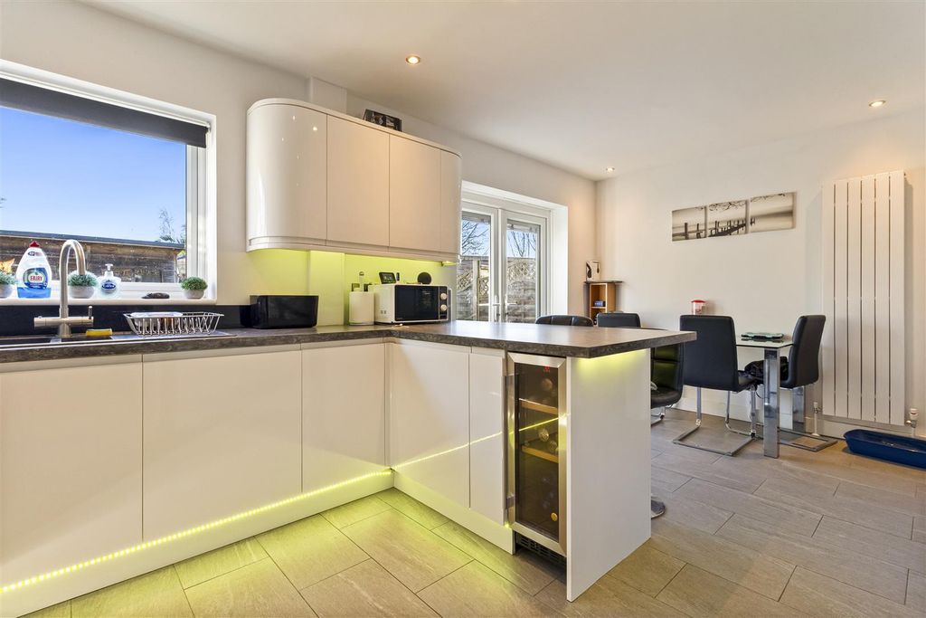 Property photo 3 of 16 192 Ringmer Road-011.Jpg