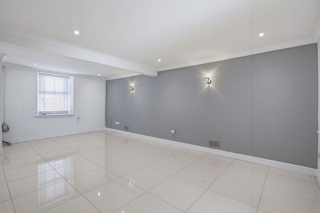 Property photo 2 of 38
