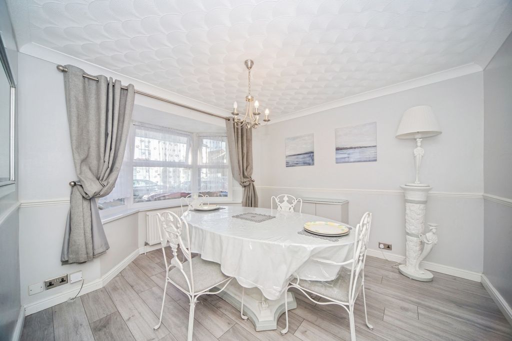 Property photo 3 of 13 Pbox-Img.Jpg