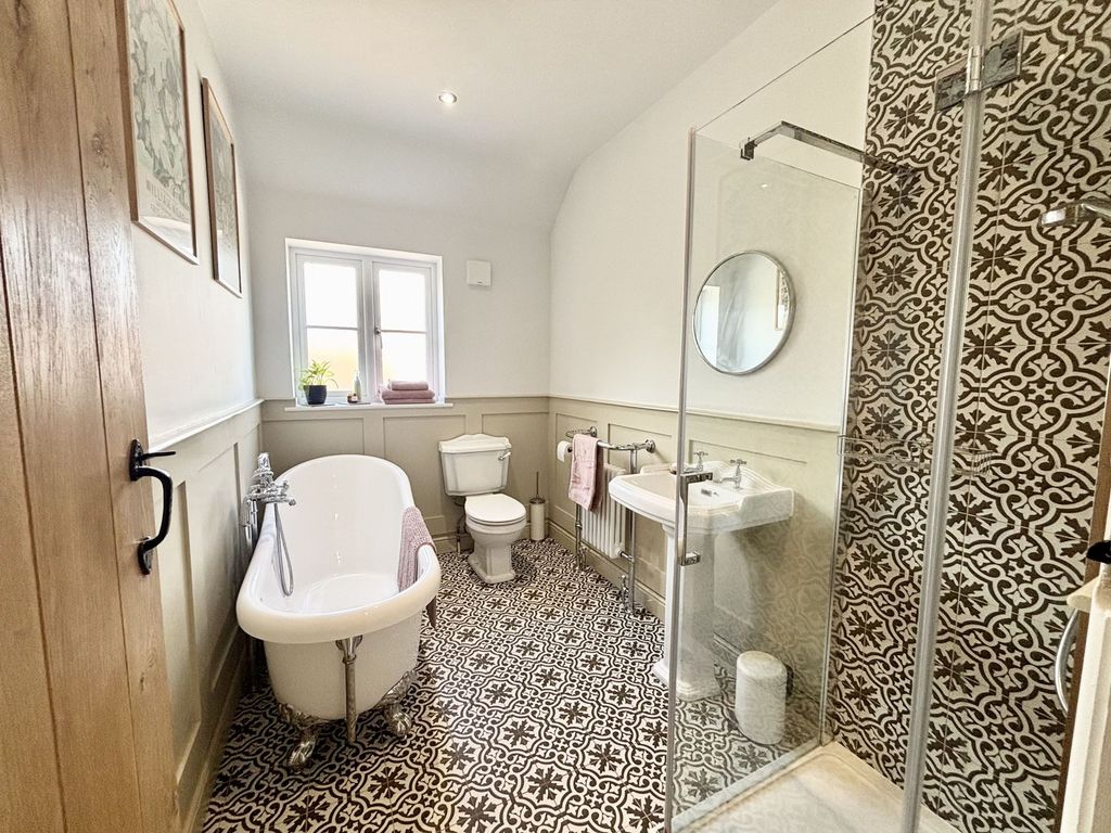 Property photo 3 of 40 Family Bathroom