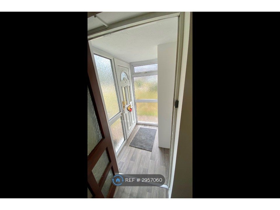 Property photo 2 of 14 Entrance Hall