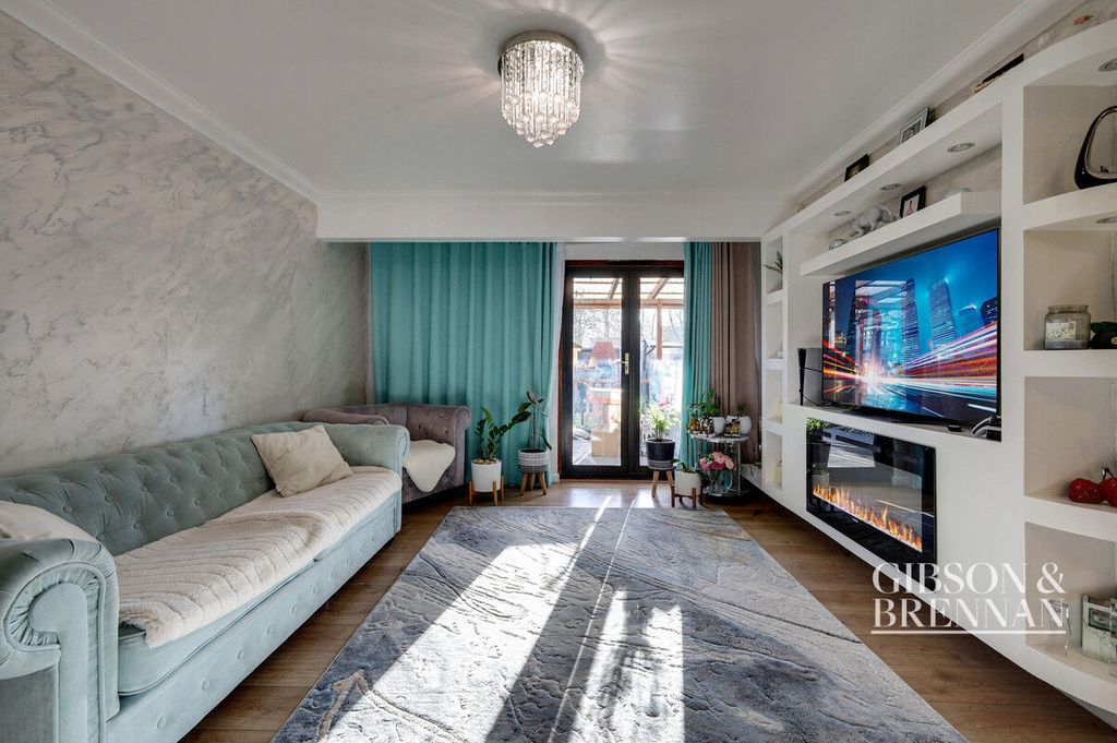 Property photo 1 of 18