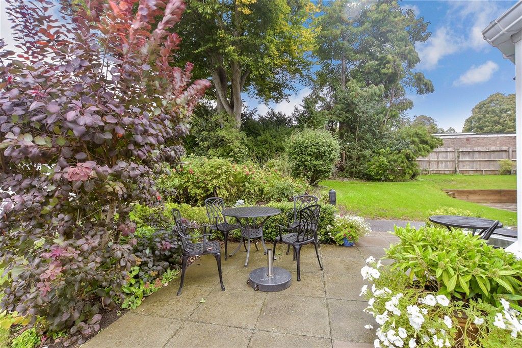 Property photo 1 of 9 Communal Gardens