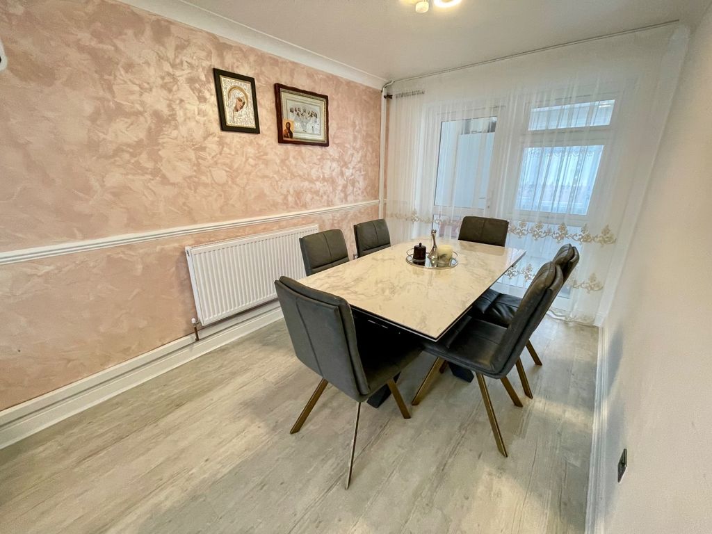 Property photo 3 of 13 4904522