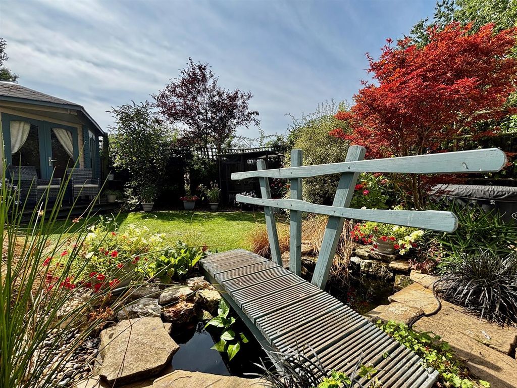 Property photo 2 of 32