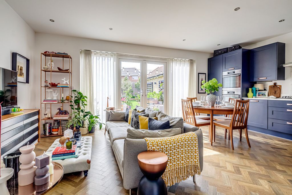 Property photo 2 of 24