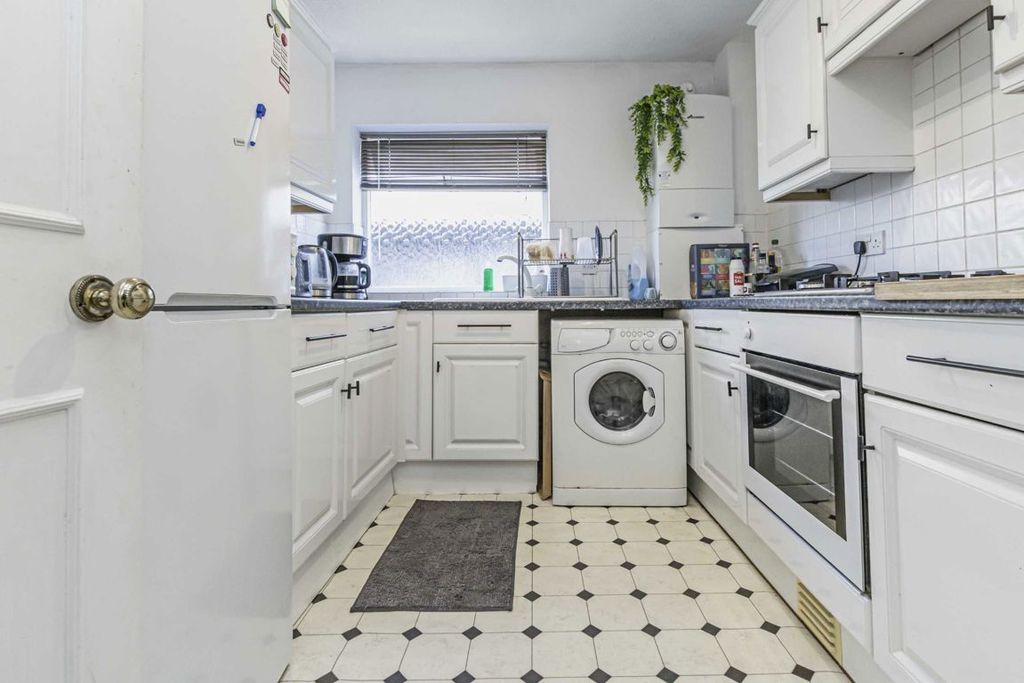 Property photo 3 of 4